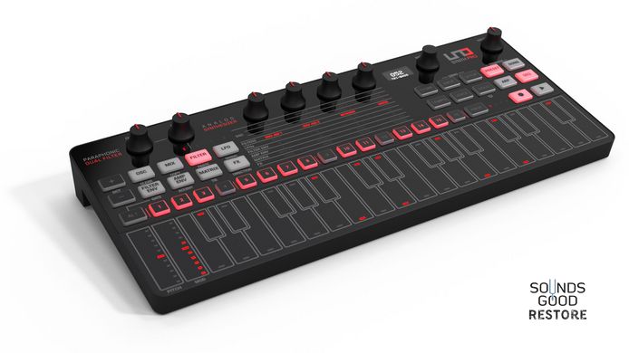 IK MULTIMEDIA UNO Synth Pro Desktop Black Edition